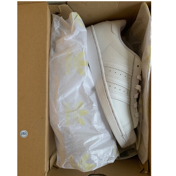 COPY - 𝗔𝗗𝗜𝗗𝗔𝗦 𝗦𝗨𝗣𝗘𝗥𝗦𝗧𝗔𝗥 𝖶𝖧𝖨𝖳𝖤 🤍𝖪𝖨𝖣𝖲 𝟯 𝖶𝖮𝖬𝖤𝖭𝖲 𝟱 NⵊB 🏷 - Picture 9 of 11